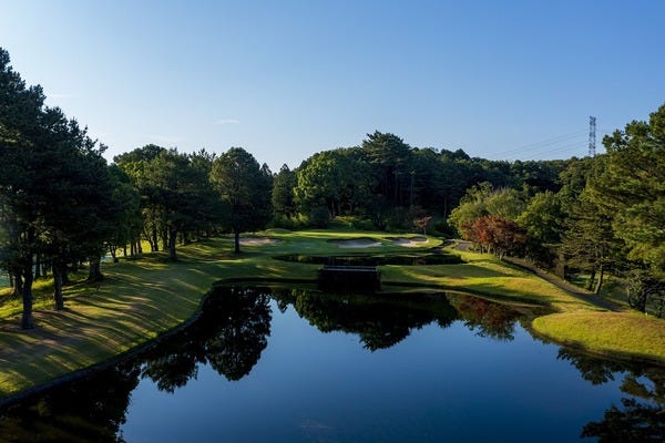 ホールスタッフ◎上質空間でのおもてなし│自然も都会も近いゴルフクラブ│月残業20h以下│18時退社可 イメージ1