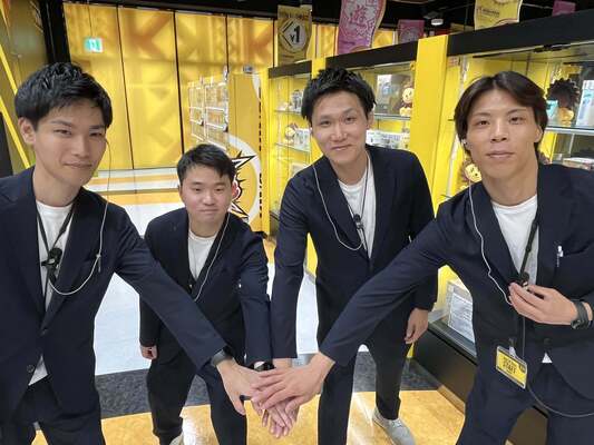 アミューズメント店の運営スタッフ◆住宅手当有／月9日休み／入社半年で月収30万円～可／髪色・髪型自由 イメージ1