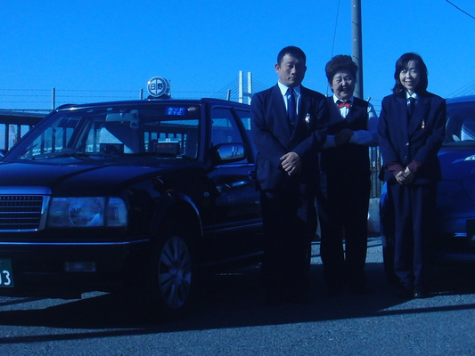 【未経験者歓迎】タクシードライバー 飲食、営業、警備業界など先輩が活躍中／年収700万円以上も可能 イメージ1