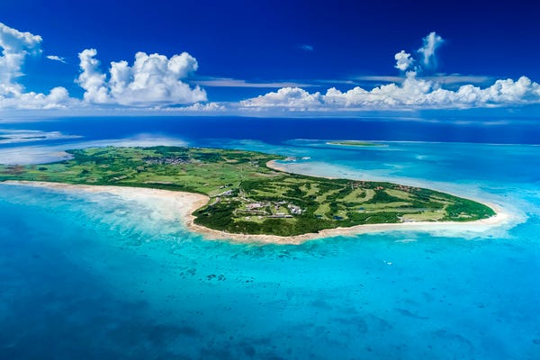 2025年夏、リニューアルオープンする日本屈指のオーシャンリゾートでのレストランサービススタッフ イメージ1