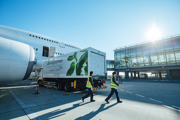 機内食を届けるドライバー★未経験でも長期安定◎資格取得は全額負担♪賞与年2回★女性スタッフ活躍中！ イメージ1