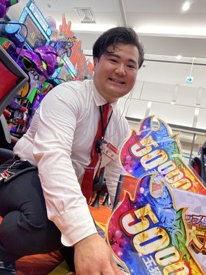 【本巣店】未経験OK！パチンコホールスタッフ★賞与年3回♪★月給28.2万円～！ イメージ1