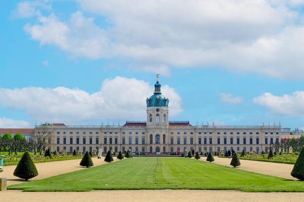 【芸術の世界で”手堅く”活躍する】美術イベントの企画営業◆土日祝休み／年休120日／残業月5時間ほど イメージ1