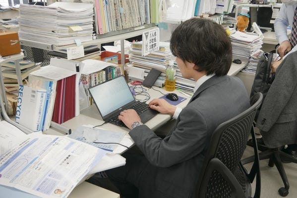 東京勤務「日刊産業新聞」の記者（未経験OK／クリエイティブな仕事／やりがい充実／無理なく働ける） イメージ1