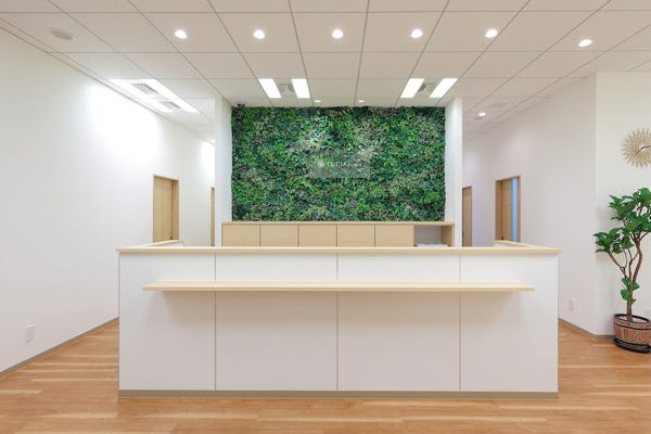 年間休日135日以上！未経験歓迎！働きながらきれいになれる！美容クリニック「受付カウンセラー」 イメージ1