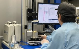 《快適な室内で座り作業》光学精密機器の作業スタッフ（検査・組立など）★即日勤務もOK★完全土日祝休み イメージ1