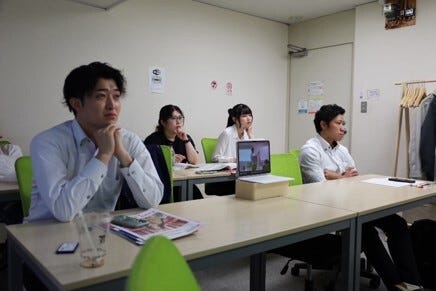 【急募につき給与UP・平均年齢20代！】未経験から月給30万円／携帯販売スタッフ募集／面接確約 イメージ1