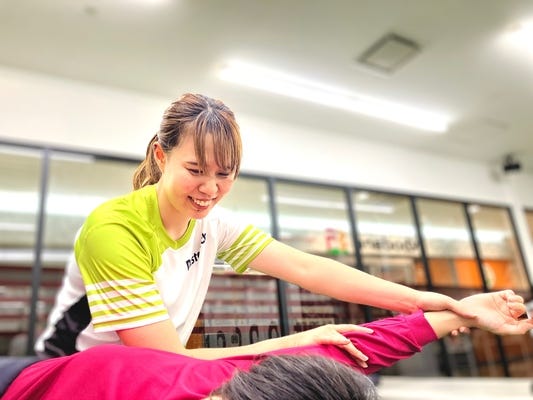 【海老名】＜年休125日＞第二新卒・20代活躍中！未経験からプロのトレーナーへ！女性活躍中！ イメージ1