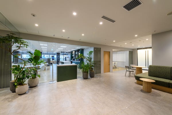 9月オープン！『HOKA 丸の内』販売スタッフ（未経験歓迎）◆連休OK・実働7.5h イメージ1