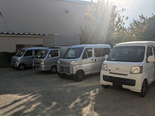 作業アシスタント（荷物を積む・降ろすをサポートするシンプル業務）◆深夜の短時間（実働4.5時間）勤務 イメージ1