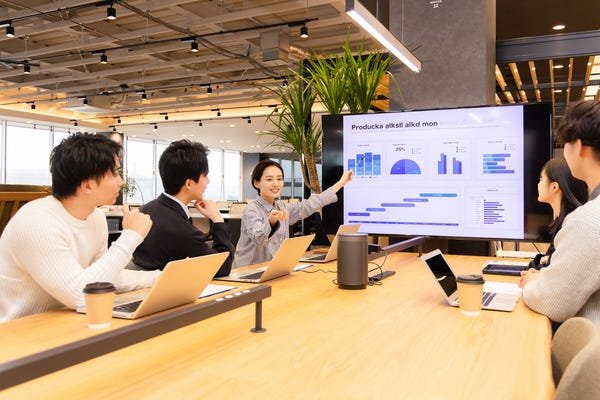 美容商材のインハウス広告デザイナー急募！【10時出社・駅チカ・服装自由】 イメージ1