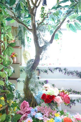 &nbsp;ヘアメイクさん募集！金曜固定&nbsp;&nbsp;日給換算16,000円～！交通費支給！ イメージ1