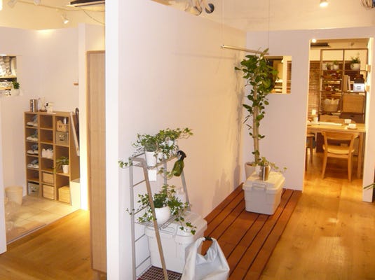 ＜未経験歓迎＞有名テーマパークやイベントの空間などを手掛ける／月給28万円スタート【技術スタッフ】 イメージ1