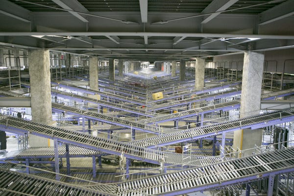 【未経験歓迎】月給23.5万円～＋住宅手当あり！大手グループで安定の物流管理スタッフ イメージ1