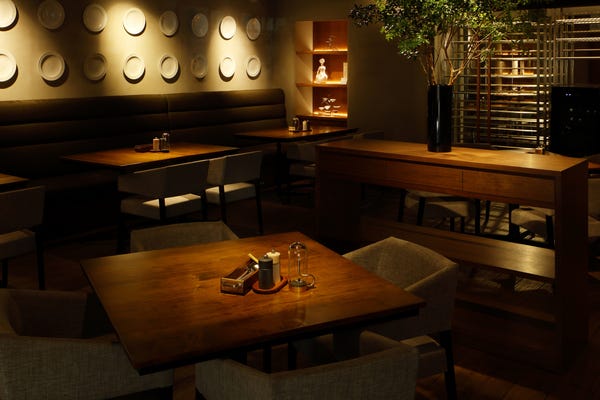 キッチンスタッフ／有名YouTuberであり星付きシェフ監修！オープンキッチンでお客様の声が届く！ イメージ1