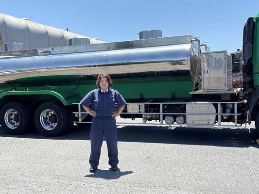 2時～15時の間の8時間　タンクローリー運転手／食品輸送で安心◎ イメージ1