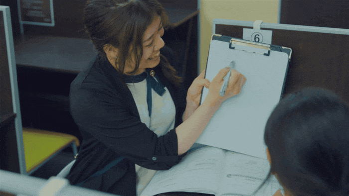 【カジュアル面談確約】「興味はあるけど、、」という方も安心｜残業ほぼナシ/年休120日以上◎塾講師 イメージ1