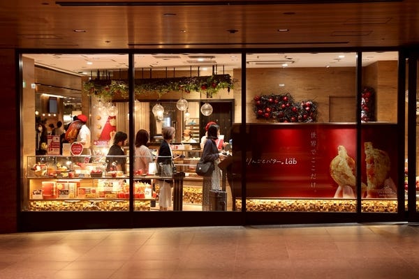 20~40代女性活躍中！空港ならではの活気を感じながら働ける！人気スイーツブランドの販売スタッフ募集 イメージ1