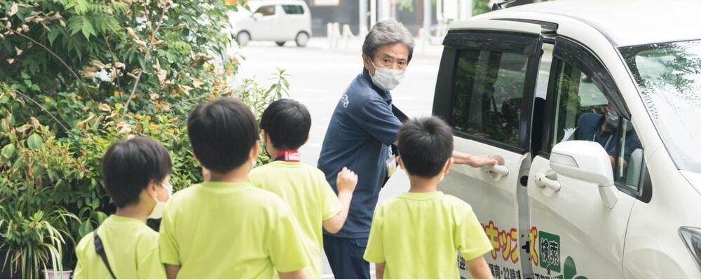 【応募後最短1日で勤務可能】＼小学生の送迎スタッフ／週3-4日勤務│60代活躍中！＃月島校 イメージ1