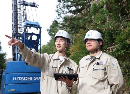 未経験◎土木施工管理/年間休日125日以上/土日休み/面接1回/100年続く安定企業/若手社員活躍中 イメージ1