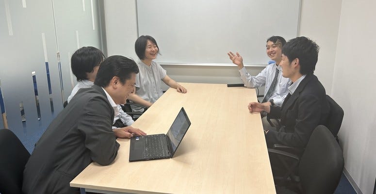 【東京ITエンジニア】年休127日／副業&リモートOK／残業月平均10h／自社内開発も イメージ1