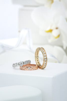 ハワイアンジュエリーの接客・販売★未経験OK！/賞与年2回 イメージ1