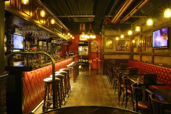 BARのホールスタッフ イメージ1