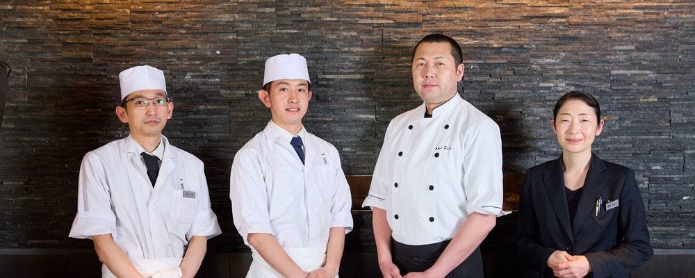 【美味しいお料理以上に価値のある接客を】ホールスタッフ◆麻布十番の高級店／本格まかないが無料 イメージ1