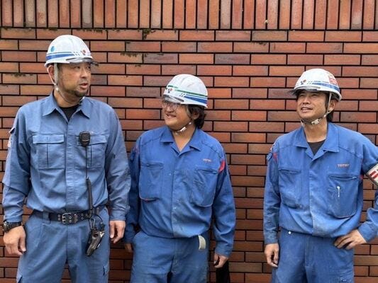 【安定基盤】街に電柱を立てるインフラ工事スタッフ◆土日休み／年休120日／資格取得費用は会社負担！ イメージ1