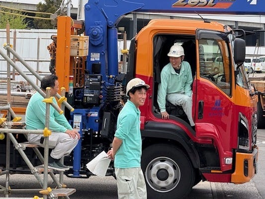 業界未経験可！中型ユニックドライバー/月収45万円超も可能！人の繋がりが温かい職場♪ イメージ1