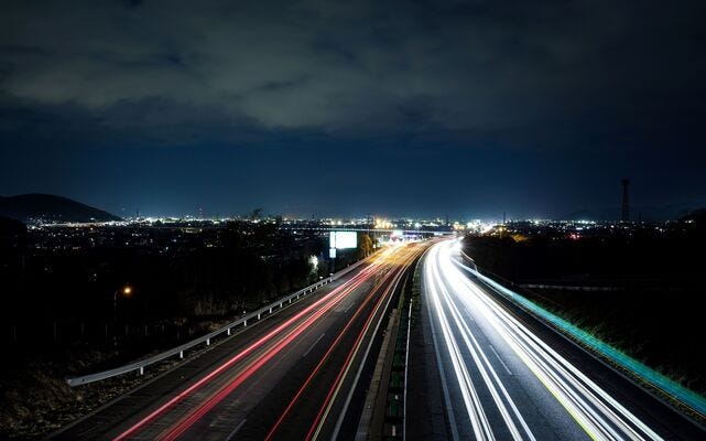 20代活躍中！／家賃半額負担／残業10ｈ未満／昨年度賞与4.15ヶ月分／高速道路パトロール隊員／香川 イメージ1