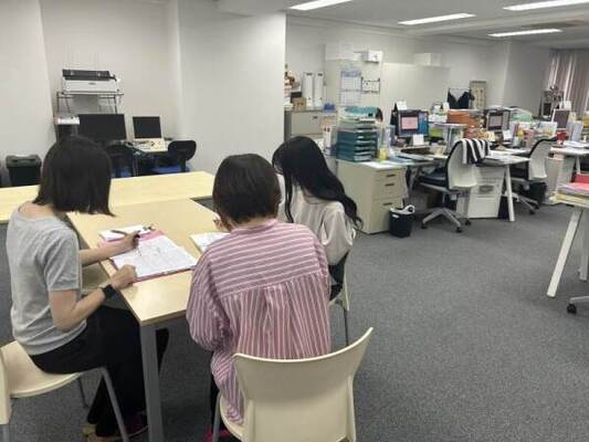 食品会社で事務のお仕事◎２月入社OK/未経験歓迎/髪色ネイル服装自由♪ イメージ1