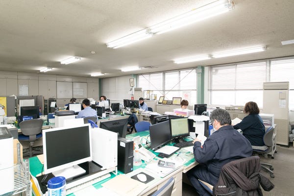 営業事務／設立70年以上の安定企業！生活必需品メーカーで腰を据えて働く！賞与5ヶ月分実績あり イメージ1