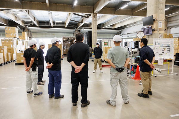 フォークリフトオペレーター★閑散期はほぼ定時★大型連休ありでプライベートも充実 イメージ1