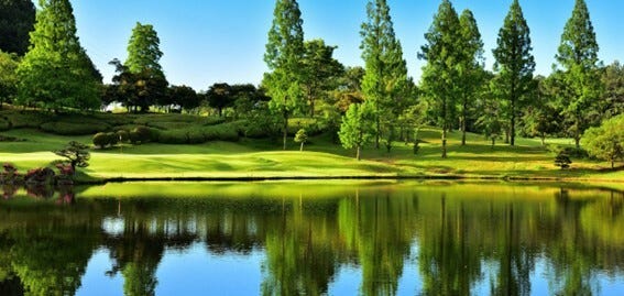 夜間営業なし！ランチタイム以降はゆっくりの【ゴルフ場のレストランホールスタッフ】＃賞与昨年4.5ヶ月 イメージ1