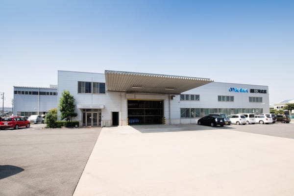 鋳造オペレーター★続けるほど技が育つ、経験が価値になる現場／年収500万超も イメージ1