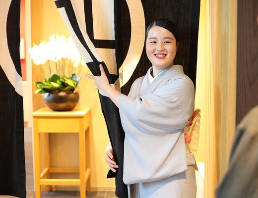 週3日～・学業・Wワーク両立OK｜着物で働く料亭の接客スタッフ（未経験歓迎） イメージ1