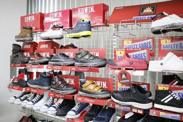 靴の商品・企画営業スタッフ　◎年間休日127日／未経験でも月給25万円以上！／一気通貫で担当できる イメージ1