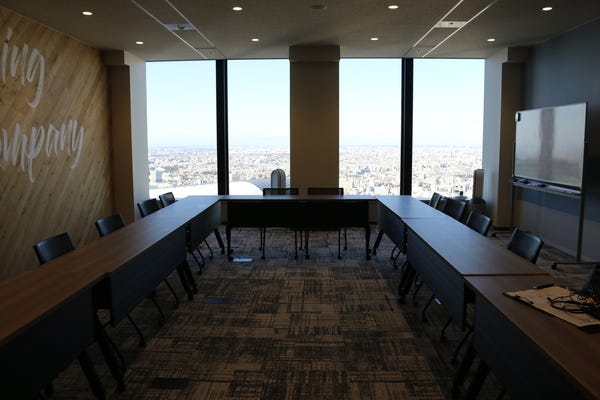 1600円✨20～30代のスタッフ活躍中✨【未経験OK×平日のみ】大手企業の受付スタッフ募集 イメージ1