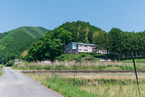 ＼未経験歓迎／化粧品メーカー営業事務★年休131日★残業月～20h★駅から徒歩１分★服装・ネイル自由 イメージ1