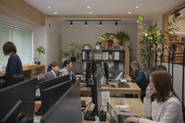 ＼＼日中貿易を支える／／♦未経験可♦完全週休二日（土日祝）♦飛び込みなし♦飛躍な成長を支える イメージ1