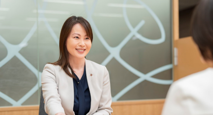 既契約者サポート◆未経験歓迎／転勤ナシ／年休約120日／1h単位で有給休暇取得可／子育て職員多数 イメージ1