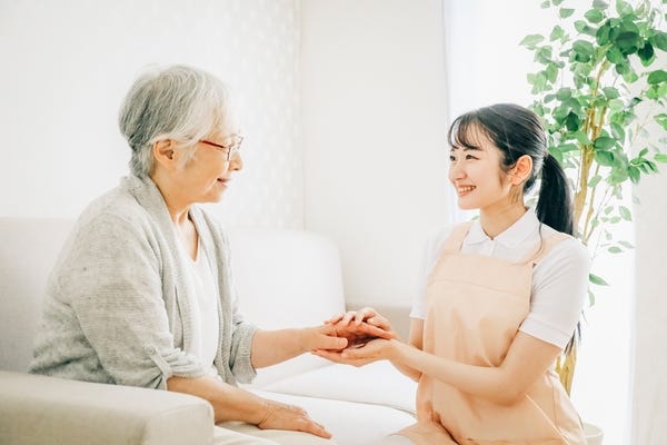 【年休123日／介護士】定員12名の温かいお家。「おかえり」と寄り添う介護★希望休100％・残業無 イメージ1