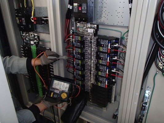 未経験から始める電気工事スタッフ｜パズル・ものづくり好き歓迎 イメージ1