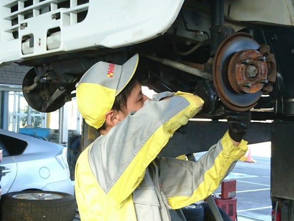 年間休日124日!!【自動車整備士2級有資格】 安定した環境で、整備士