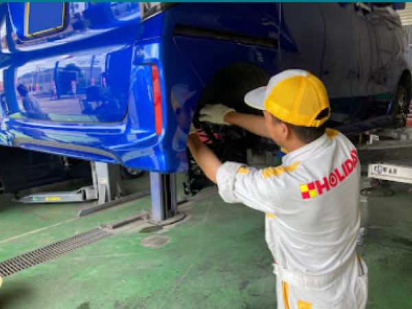 年間休日124日!!【自動車整備士2級有資格】 安定した環境で、整備士