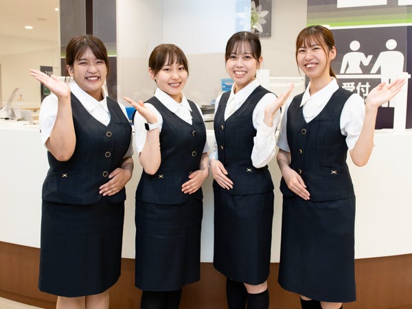 事務員　スカート　社員紹介　病院 