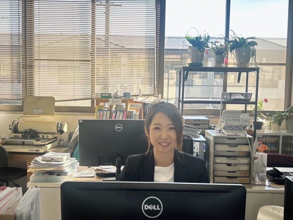 女性スタッフ