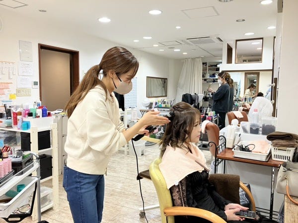ヘアメイクのスタイリスト◎ブランク・未経験の方OK！北新地エリアの 